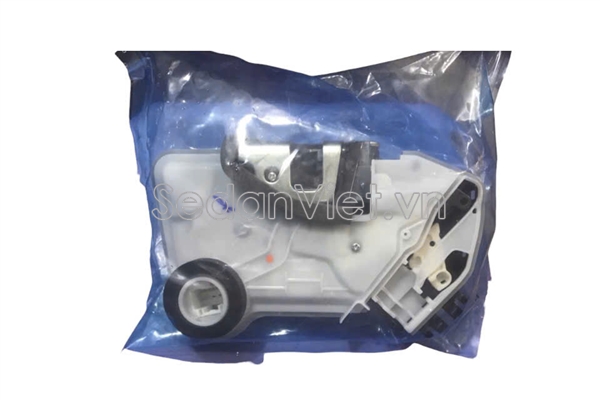 o-ngam-khoa-canh-cua-toyota-innova-chinh-hang-69043