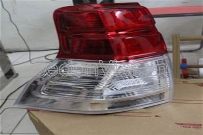 den-hau-l-toyota-land-cruiser-prado-815600g011-gia-re