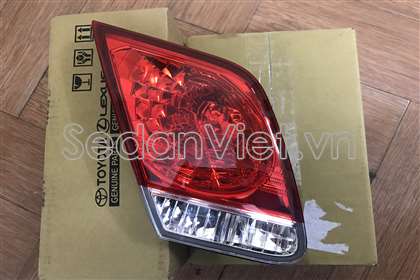 den-hau-mieng-trong-trai-toyota-camry-8159006090-chinh-hang-phu-tung-sedanviet-vn