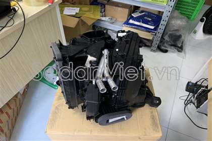 hop-dan-lanh-trong-xe-toyota-fortuner-chinh-hang-28126