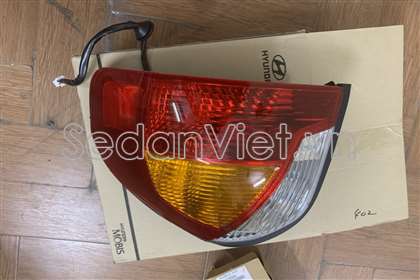 den-hau-phai-trang-do-vang-hyundai-santafe-chinh-hang-11234