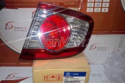 den-hau-mieng-trong-phai-hyundai-santafe-924062b500-chinh-hang