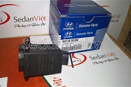 bom-nuoc-rua-kinh-co-gat-sau-hyundai-santafe-chinh-hang-2098