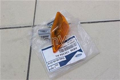 den-xin-an-tai-xe-phai-ford-ranger-ab3913k354ac-chinh-hang