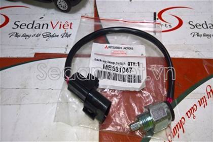 cong-tac-den-lui-mitsubishi-pajero-chinh-hang-21548