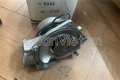 bom-nuoc-dong-co-bmw-x6-w11517548263-chinh-hang